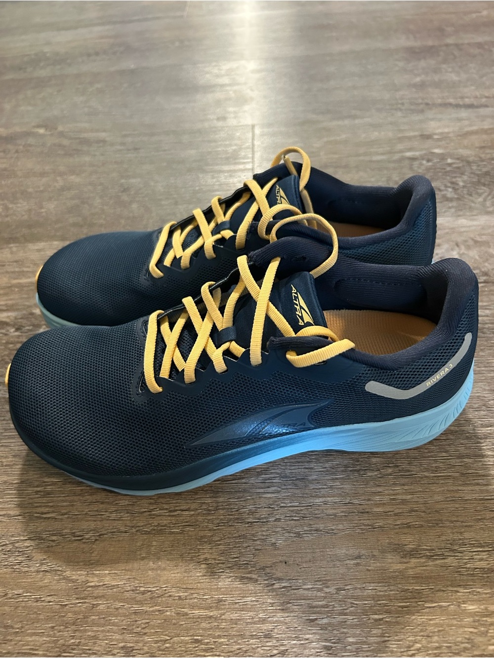 Altra Rivera 3 Navy and Yellow Zero-Drop Shoes Women’s 6.5 - Picture 2 of 6